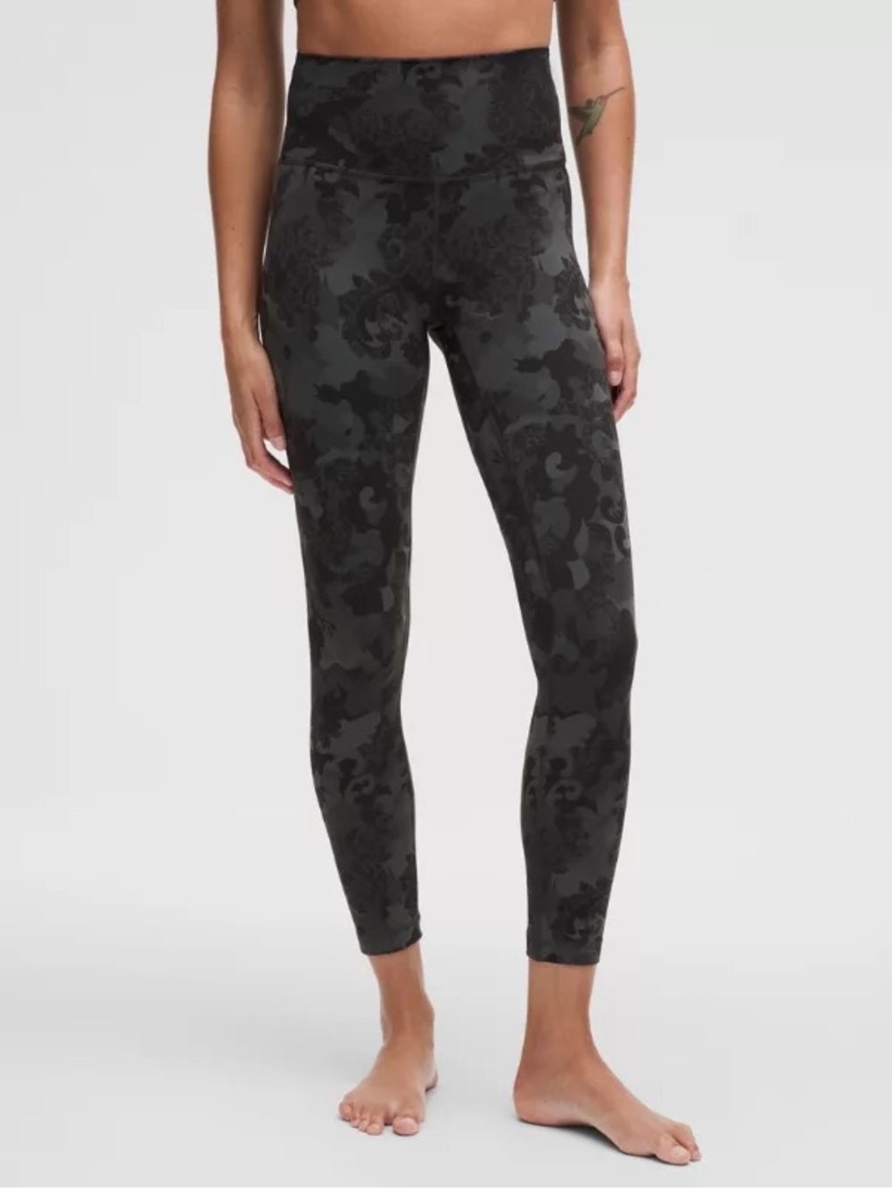 New with Tags Women’s Lululemon Wunder Train Leggings in Black Floral Lace 25”‎